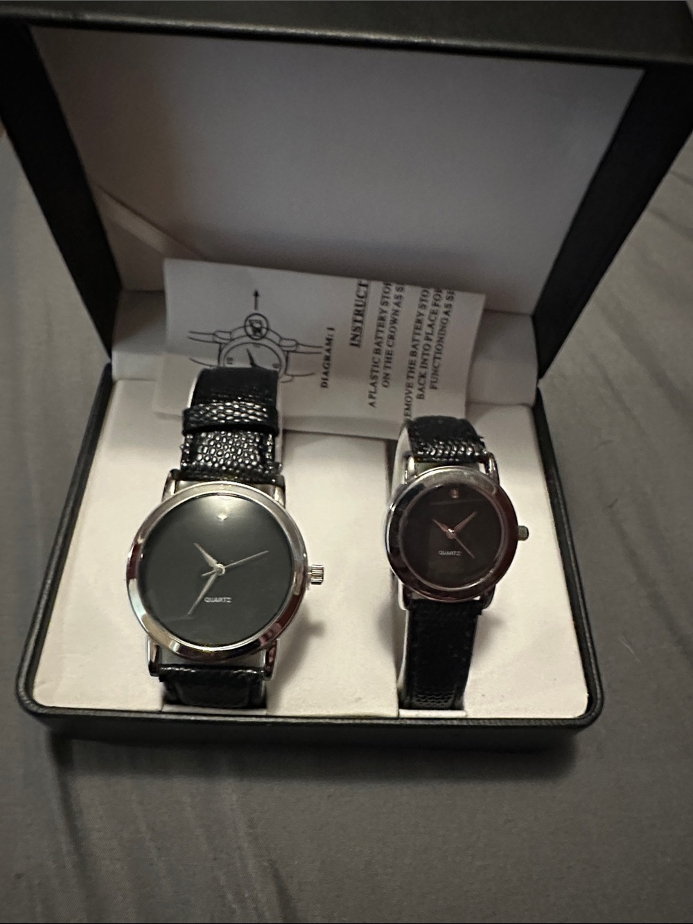 Classic Black Leather Strap Men/women Watch Set - Quartz